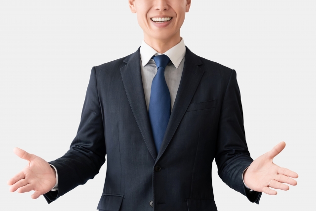 スーツ姿の男性