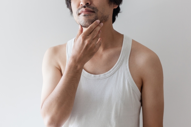 髭の生えた男性